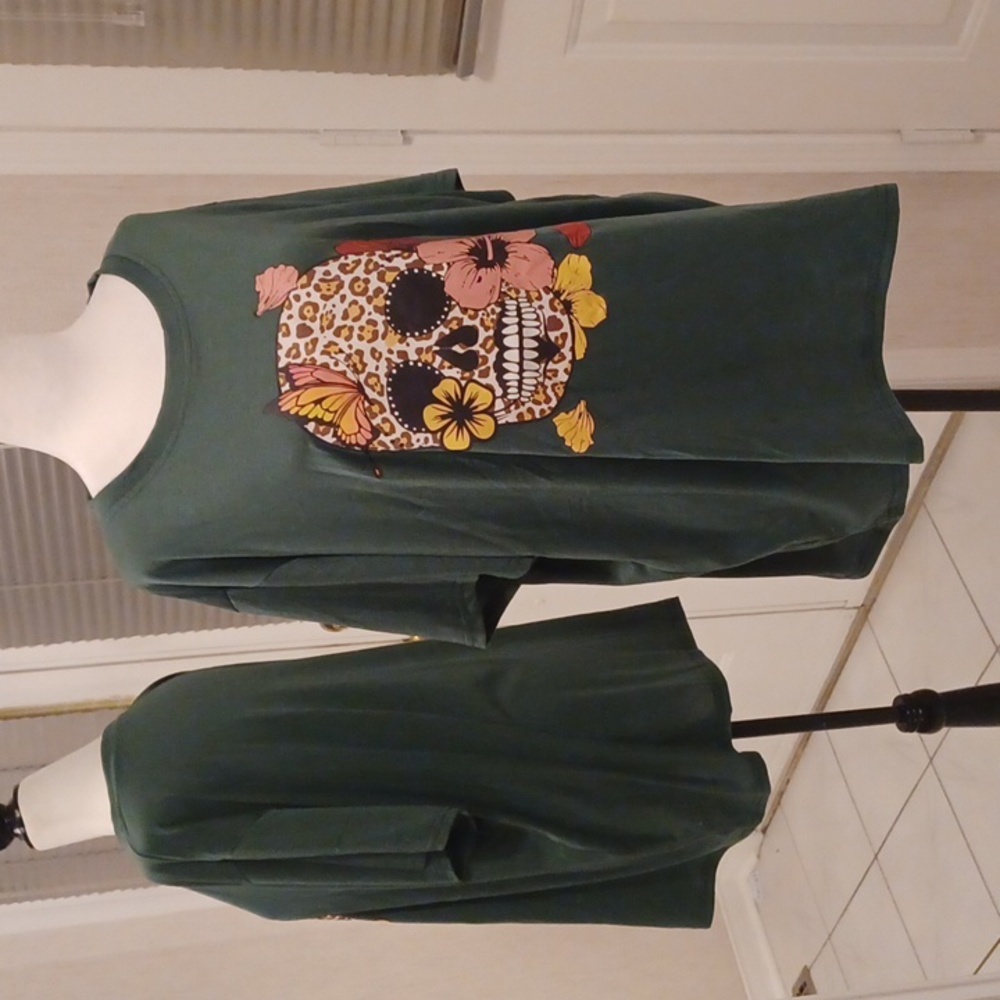 4/$40 New Green Skull Tee - Size 3XL (US18)